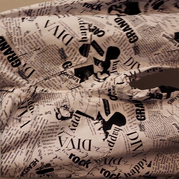 WOMANS ALLOVER PRINT PAPER WIDE LEG PANTS SIZE 5-7,STRETCH MATERIAL SUPER FUN - Picture 3 of 4